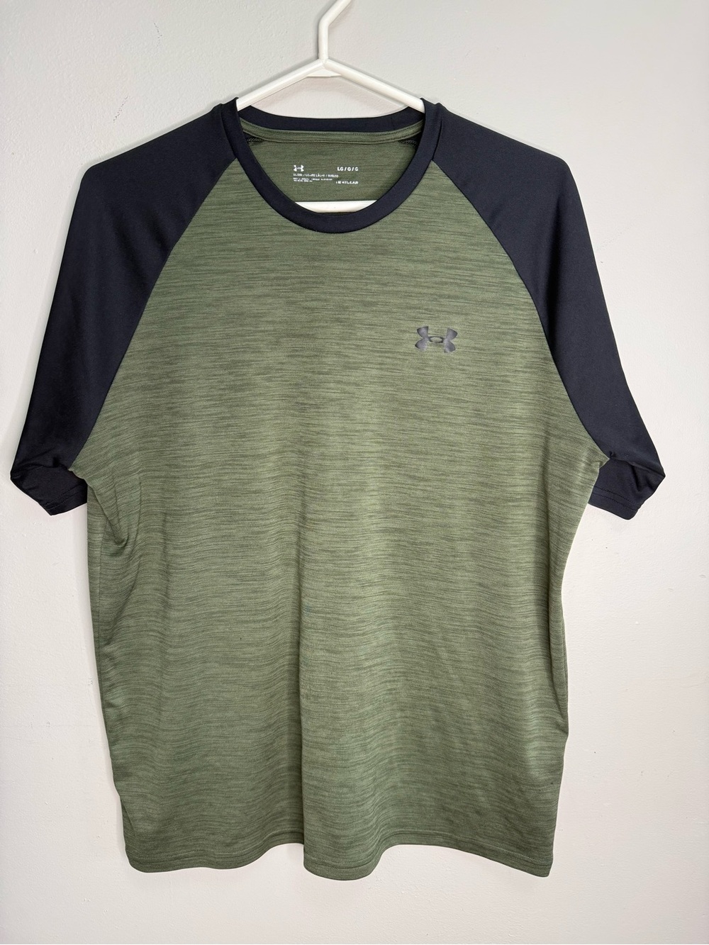 Under Armour Men’s Heatgear Raglan Performance Tee - Olive Green/Black Large
